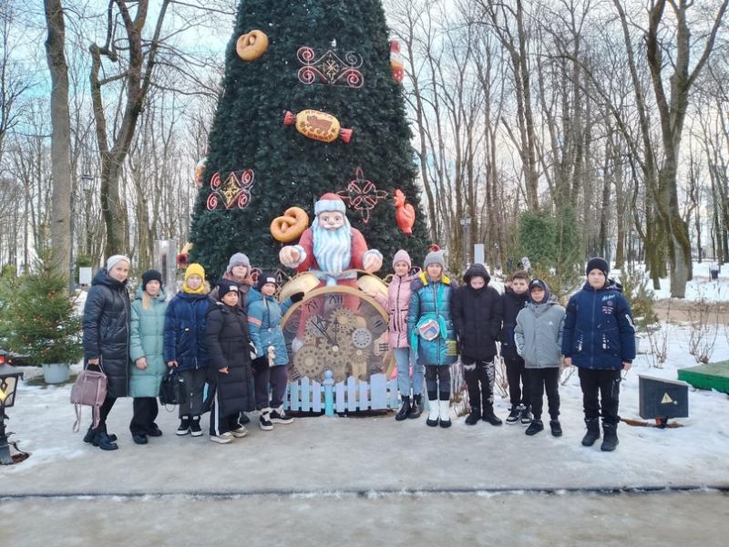 Поездка в драматический театр.